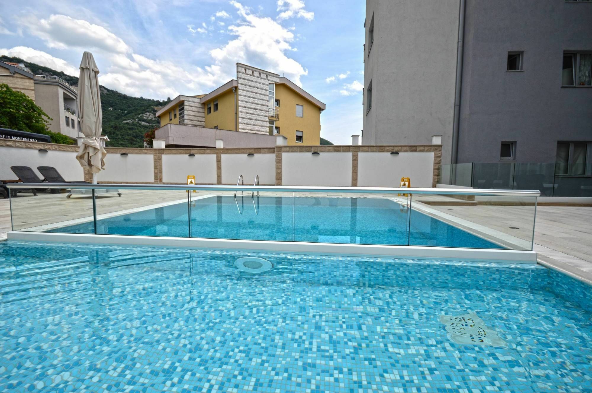 Chill And Go Aparthotel Будва Экстерьер фото